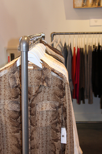 拉斯维加斯奢侈品服装店使用的新百建女装挂衣架