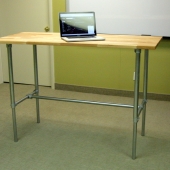 可调整高度的办公桌——立式/坐式两用