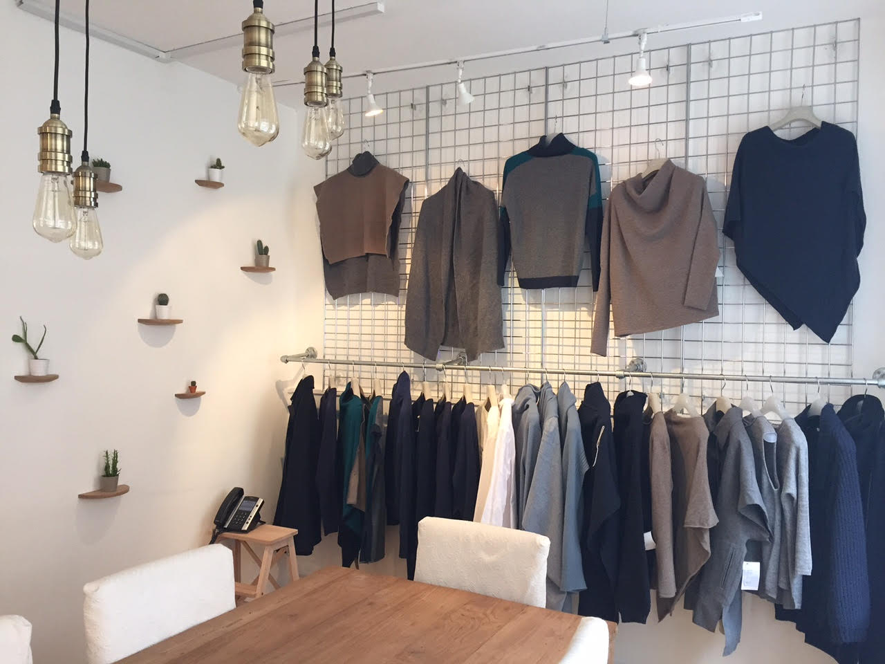 网格服装展示区域服装展示架