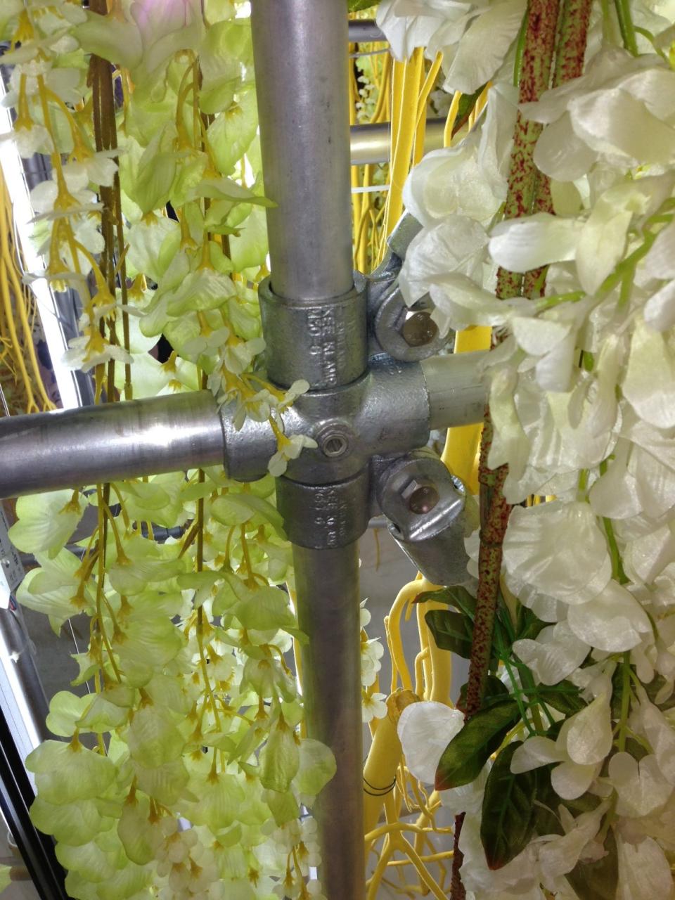 细节-新百建搭建的迪奥花架
