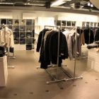 巴黎服装精品店的新百扣陈列架-整体效果